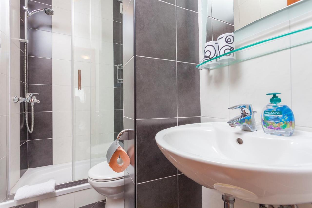Apartments & Rooms Alagic Makarska Bagian luar foto